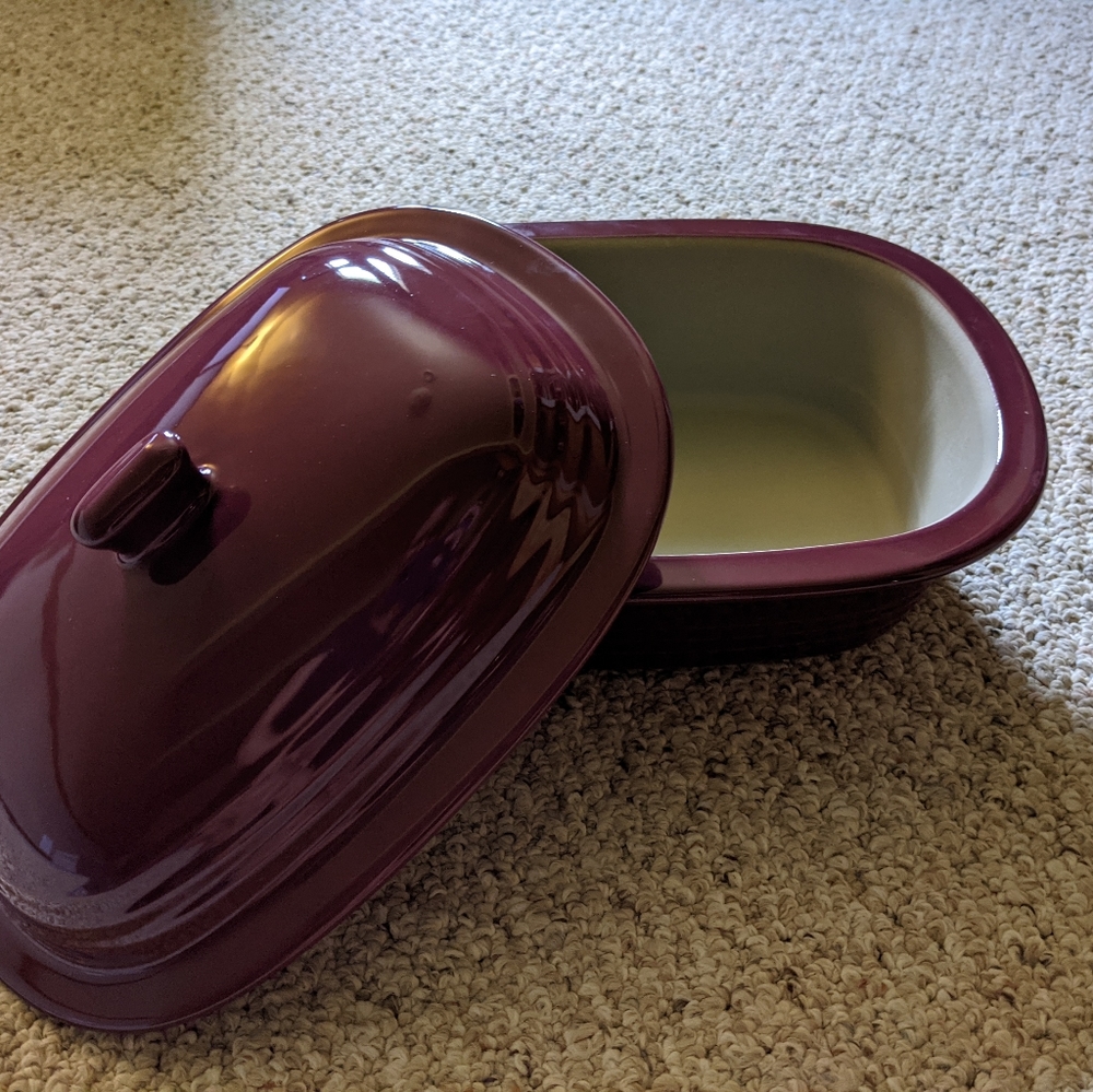 NEW Pampered Chef Stone Bakeware w Lid- Maroon